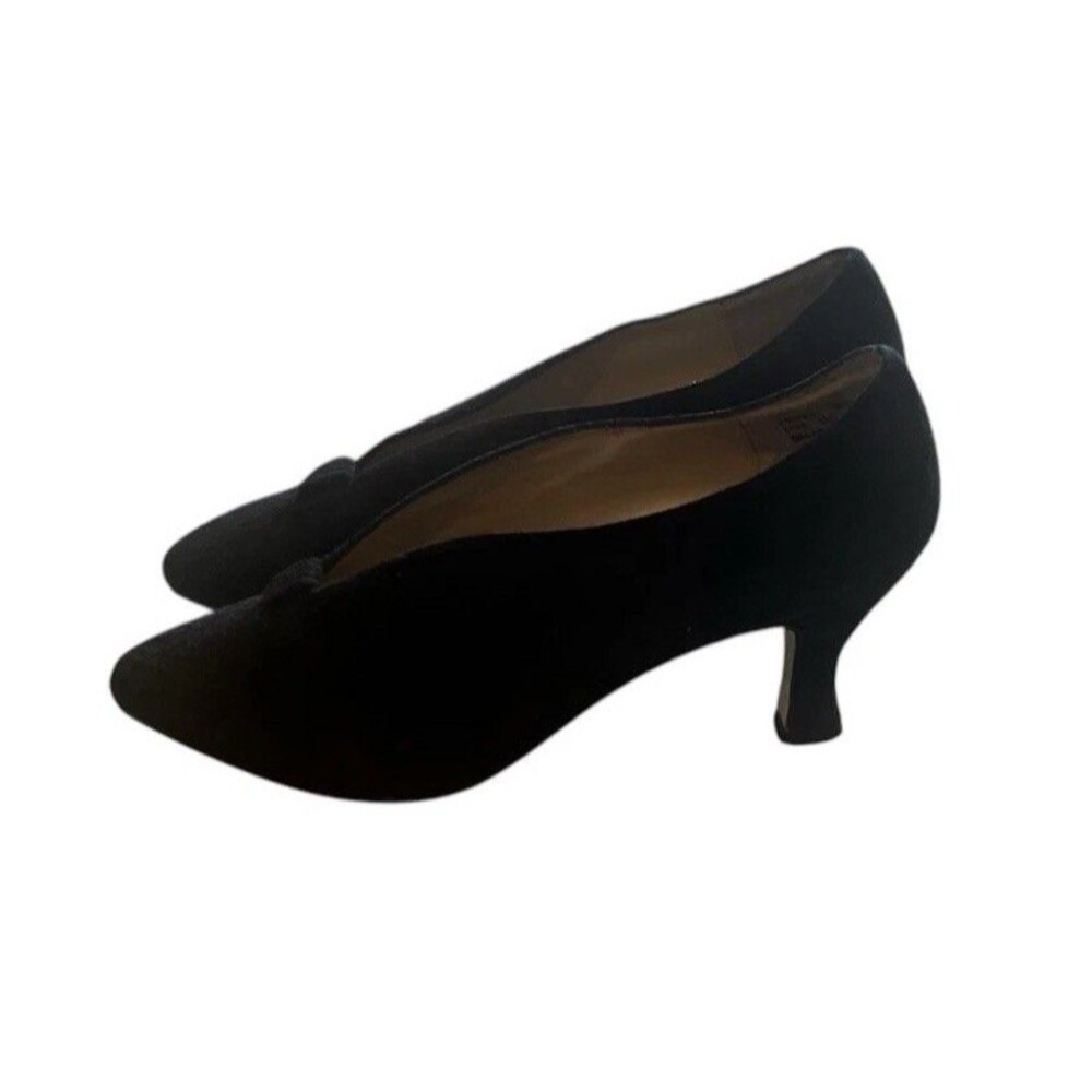 Vintage Carriage Court Black V Split Paula Suede Size 7.5M 2” Kitten Heels